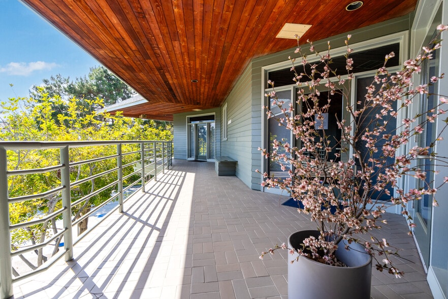 5190 Governor Dr, San Diego, CA for lease - Building Photo - Image 2 of 8