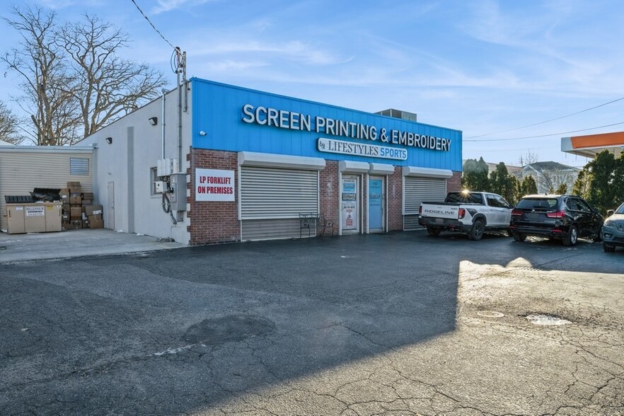 1709 Newbridge Rd, North Bellmore, NY for sale - Building Photo - Image 1 of 18