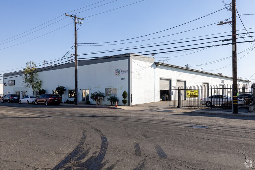 1339-1341 W Brooks St, Ontario, CA à louer - Photo du bâtiment - Image 2 de 31