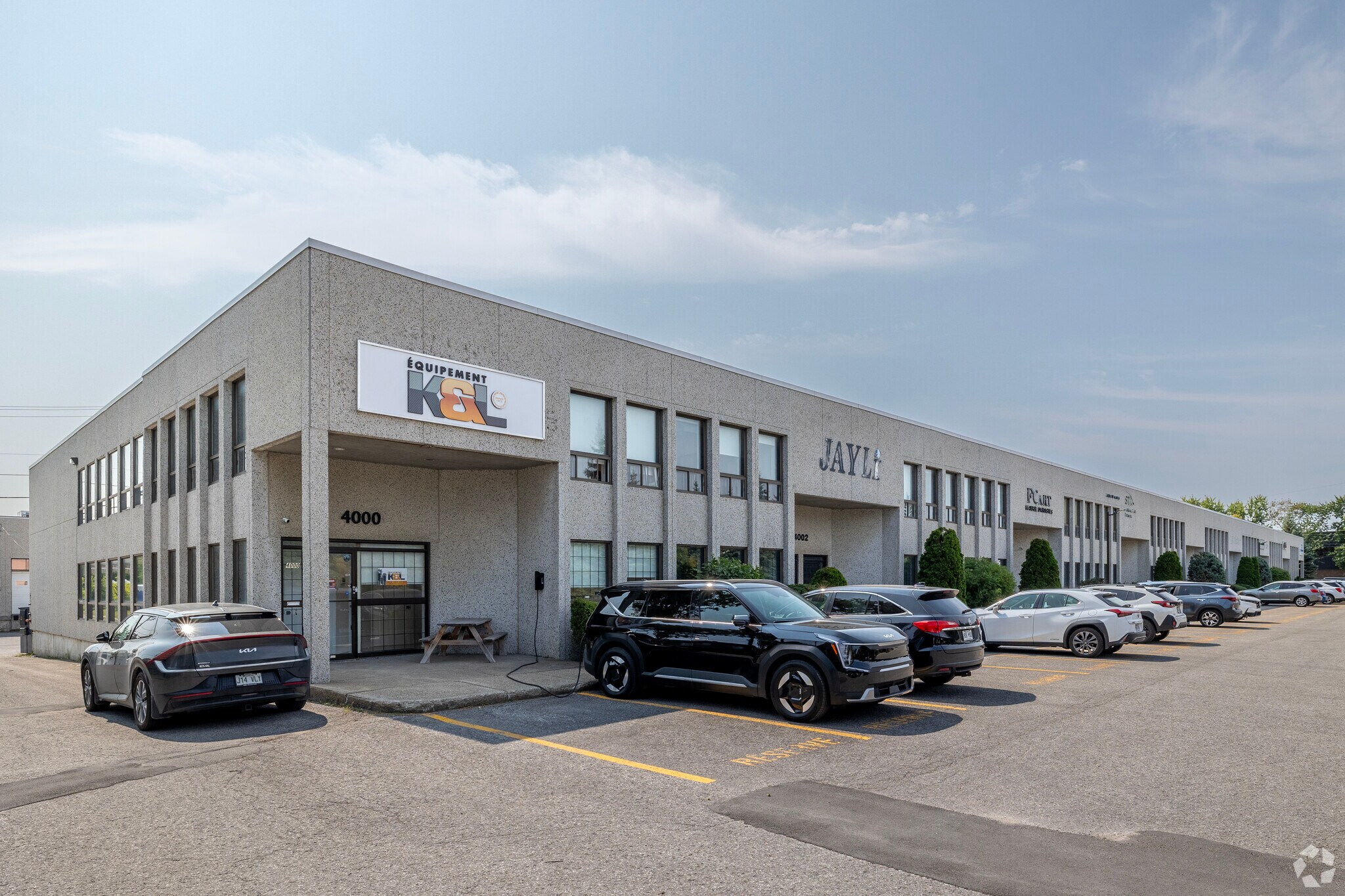 4030 Ch du Bois-Franc, Montréal, QC à vendre Photo principale- Image 1 de 1