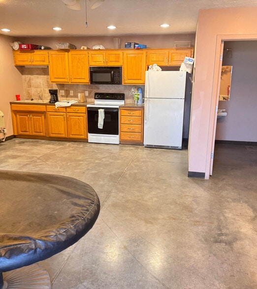 13231 Centennial Rd, Omaha, NE for lease - Building Photo - Image 3 of 11