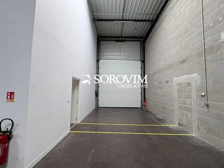 Avenue Louis Blériot, Chassieu for lease - Interior Photo - Image 2 of 4