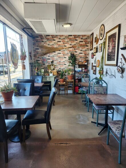 123 County Road 34, Kingsville, ON à vendre - Photo du bâtiment - Image 2 de 6