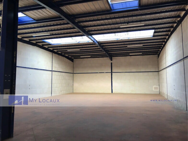 Flex in Villepinte for lease - Interior Photo - Image 3 of 5