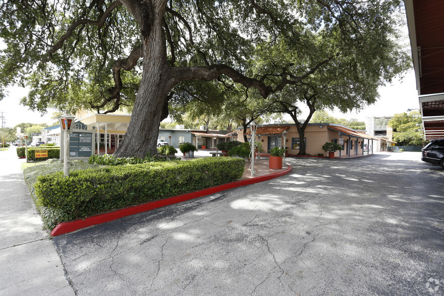 3617 Broadway, San Antonio, TX for lease - Primary Photo - Image 1 of 14