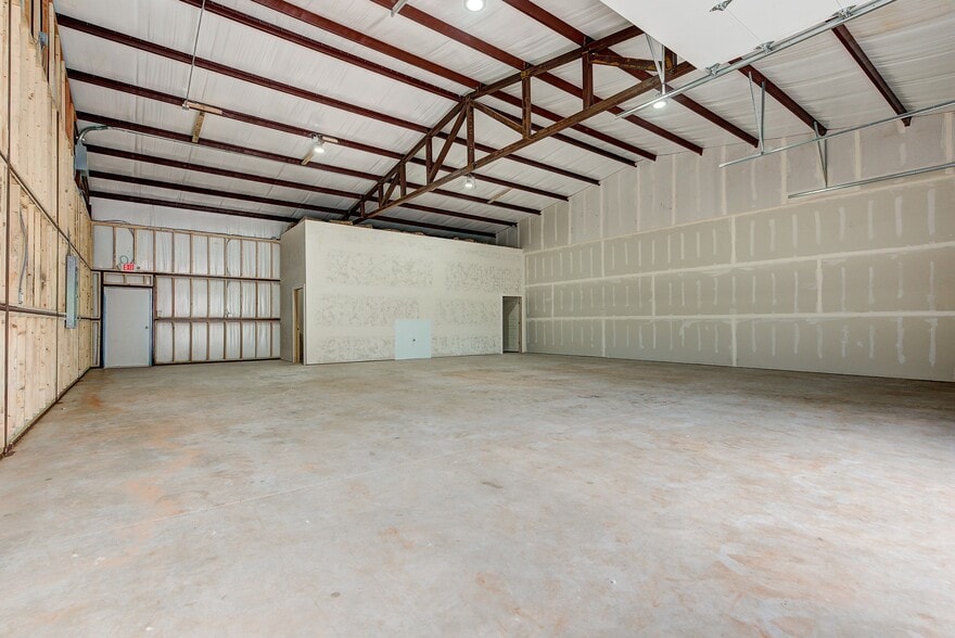 3500 Wellsite, Norman, OK for lease - Interior Photo - Image 3 of 4