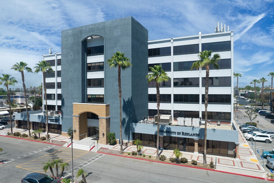 3590 Central Ave, Riverside, CA à louer - Photo du bâtiment - Image 2 de 13