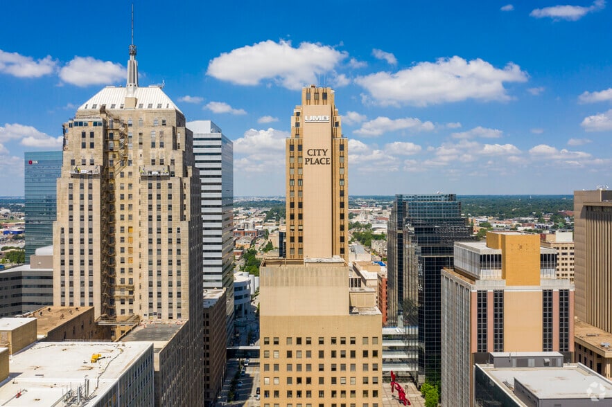 204 N Robinson Ave, Oklahoma City, OK à louer - Photo du bâtiment - Image 2 de 7