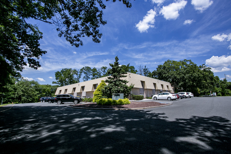 710 Tennent Rd, Manalapan, NJ for sale - Building Photo - Image 1 of 1