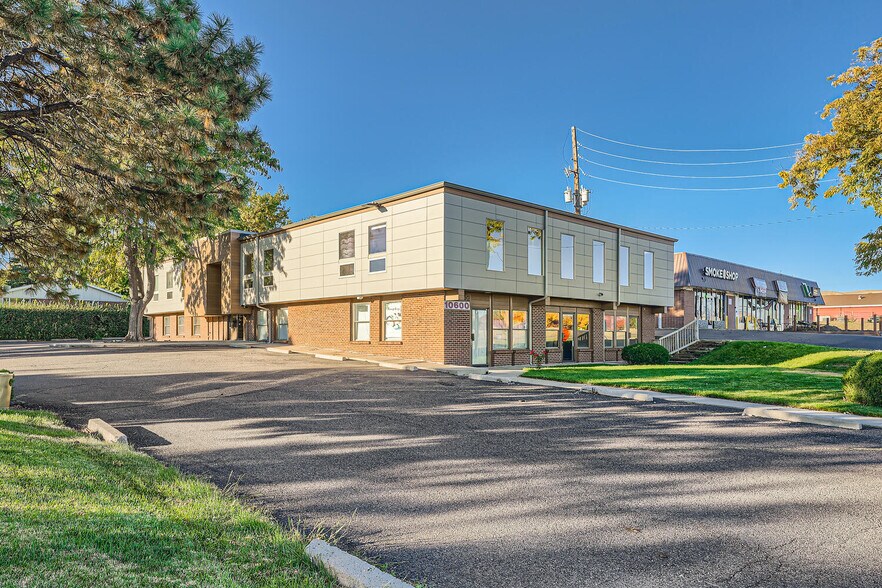 10600 W Alameda Ave, Lakewood, CO à louer - Photo du bâtiment - Image 3 de 15