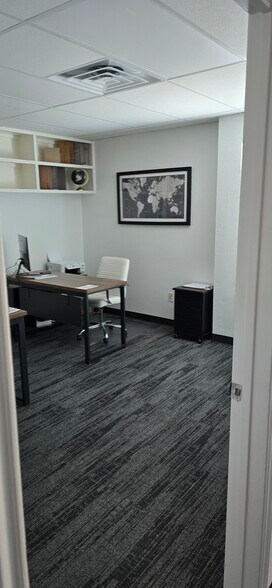 2011 Lamar Dr, Round Rock, TX à louer - Photo du bâtiment - Image 2 de 5