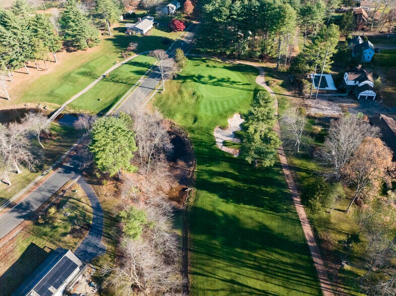 228 Pattonwood Dr, Southington, CT à vendre - Photo du bâtiment - Image 2 de 39