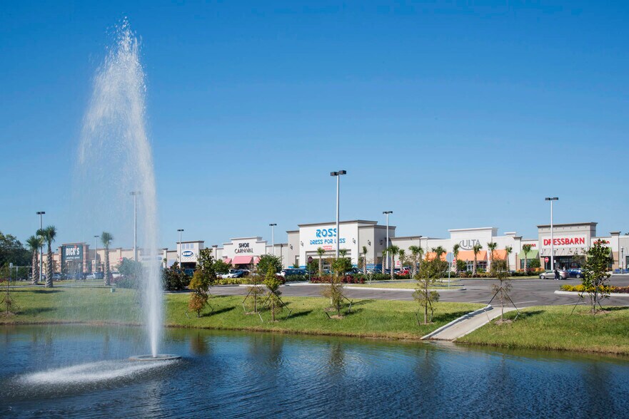 919 Lakeland Park Center Dr, Lakeland, FL à louer - Photo du bâtiment - Image 1 de 12