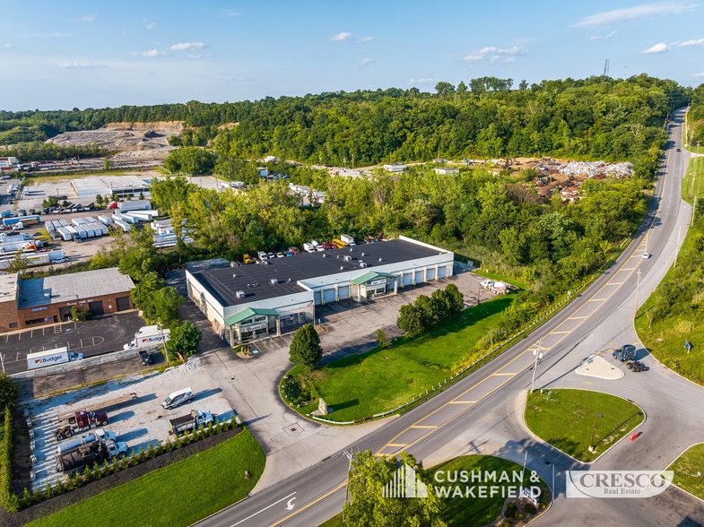 7941-7951 Granger Rd, Valley View, OH for lease - Building Photo - Image 2 of 15