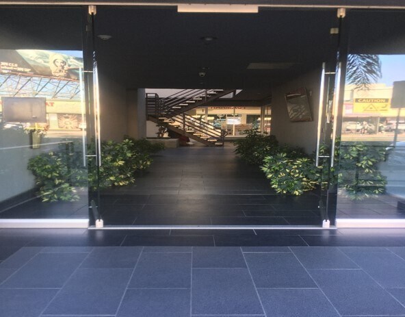 18840-18850 Ventura Blvd, Tarzana, CA à louer - Photo intérieure - Image 2 de 5