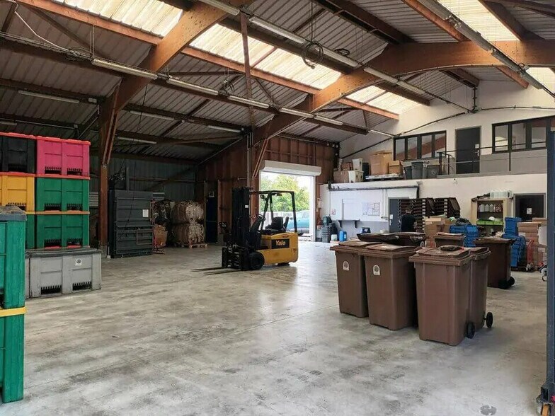 Flex in Montivilliers for lease - Building Photo - Image 1 of 2