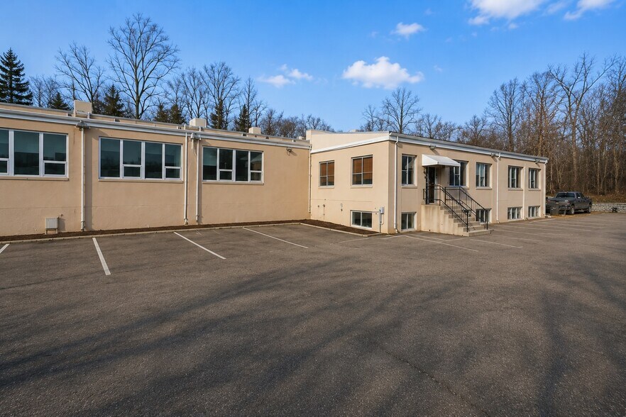 860 Welsh Rd, Huntingdon Valley, PA à louer - Photo du bâtiment - Image 1 de 25