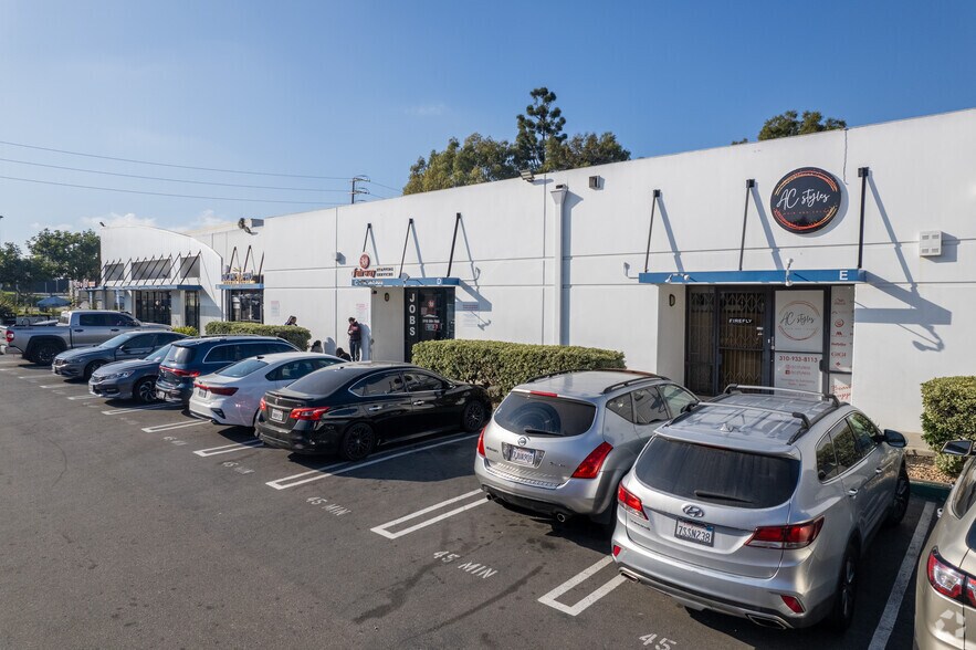 901 W Victoria St, Compton, CA à louer - Photo du bâtiment - Image 3 de 11