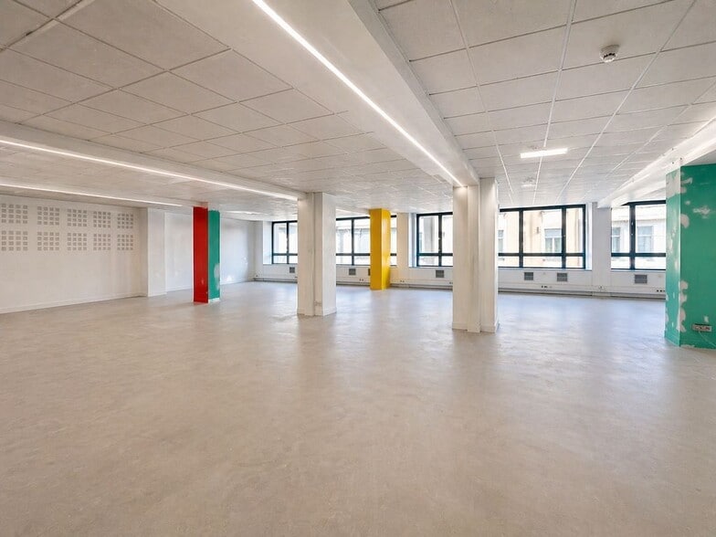 45-47 Rue Des Vinaigriers, Paris for lease - Interior Photo - Image 3 of 14