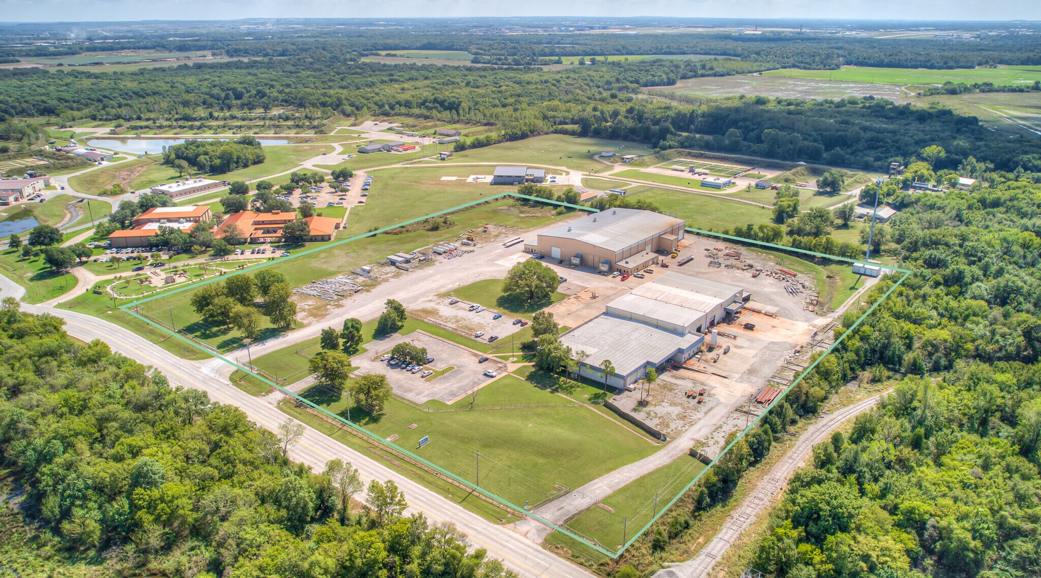 Crane Served Manufacturing Facility portefeuille de 2 propriétés à vendre sur LoopNet.ca Photo du bâtiment- Image 1 de 15