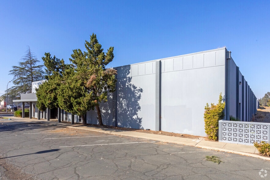 1985 W Olive Ave, Merced, CA for lease - Building Photo - Image 3 of 7