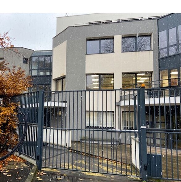 Bureau dans Clichy à louer - Photo du bâtiment - Image 1 de 7