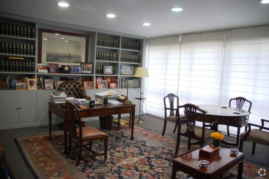 Office in Madrid, Madrid for lease - Interior Photo - Image 1 of 1