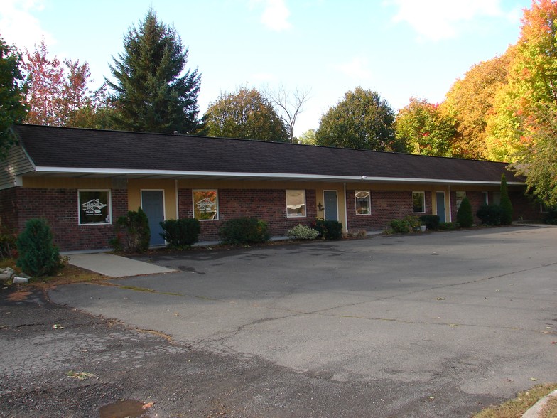 1493 US-9, Castleton-on-Hudson, NY for sale - Building Photo - Image 1 of 1