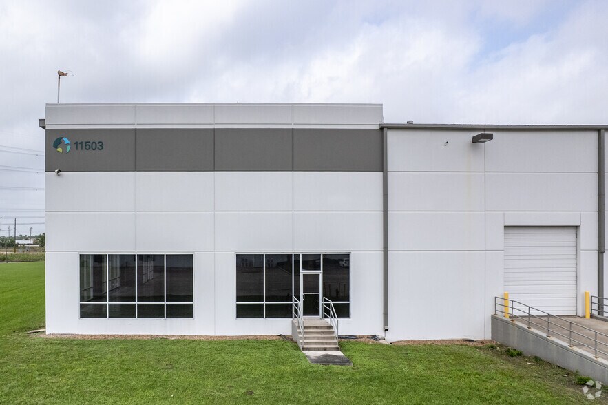 11503 Highway 225, La Porte, TX à louer - Photo du bâtiment - Image 3 de 6