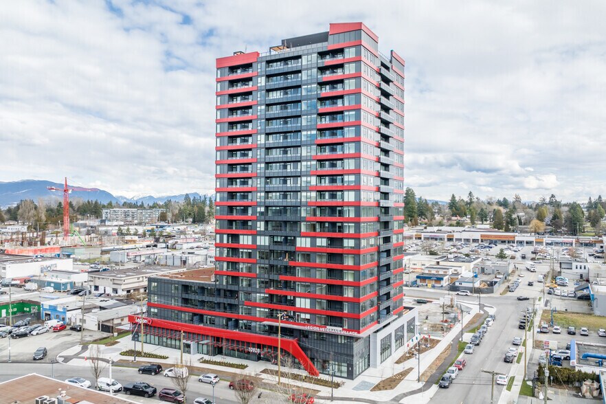 10626 City Pky, Surrey, BC à louer - Photo du bâtiment - Image 3 de 9