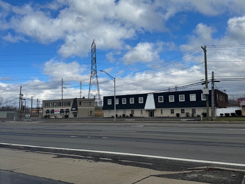 2001 Niagara Falls Blvd, Amherst, NY à vendre - Photo du bâtiment - Image 1 de 17