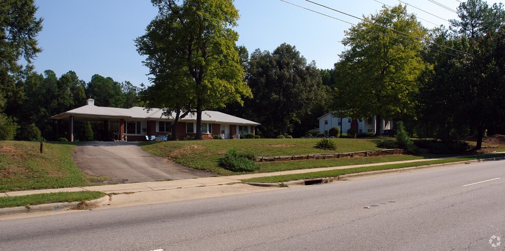 1215 Walnut St, Cary, NC for sale - Primary Photo - Image 2 of 4