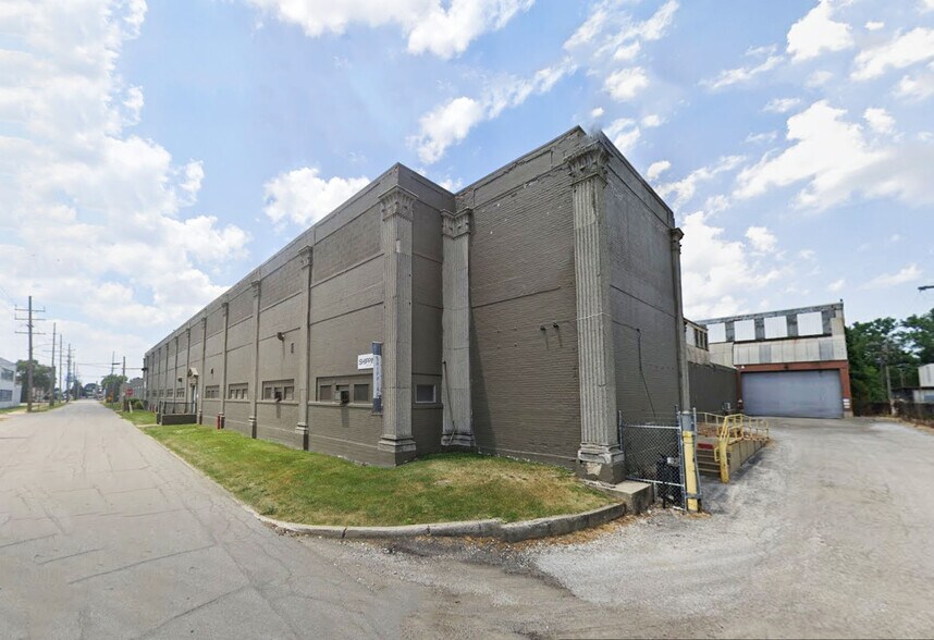 229 Factory St, La Porte, IN à vendre - Photo du bâtiment - Image 2 de 9