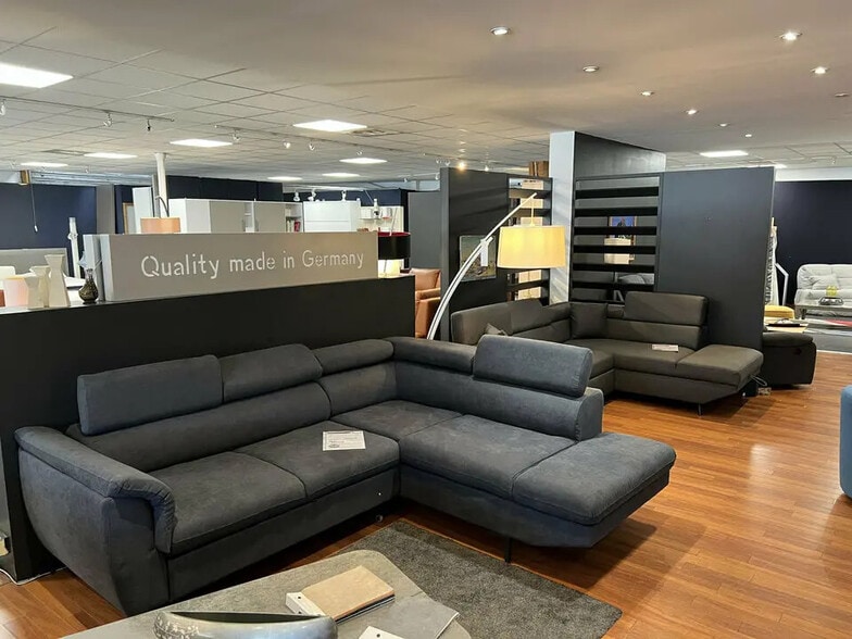 Retail in Vitrolles for lease - Building Photo - Image 3 of 6