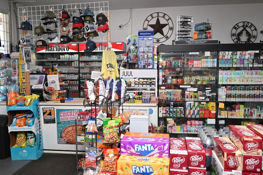 1722 Cimarron Trl, Wichita Falls, TX à vendre - Photo du bâtiment - Image 3 de 16