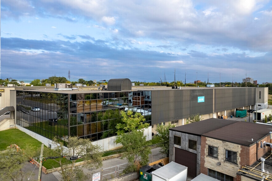 9 Densley Ave, Toronto, ON à louer - Photo du bâtiment - Image 3 de 5