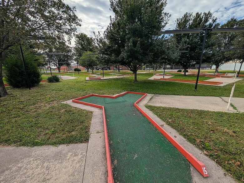 1004 E 12th Ave, Emporia, KS for sale - Building Photo - Image 3 of 12