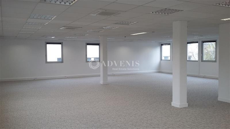 Office in Noisiel for lease - Building Photo - Image 2 of 5