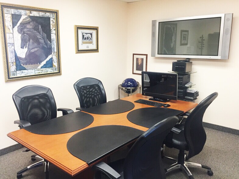 100 Boul Alexis-Nihon, Montréal, QC à louer - Photo intérieure - Image 3 de 12