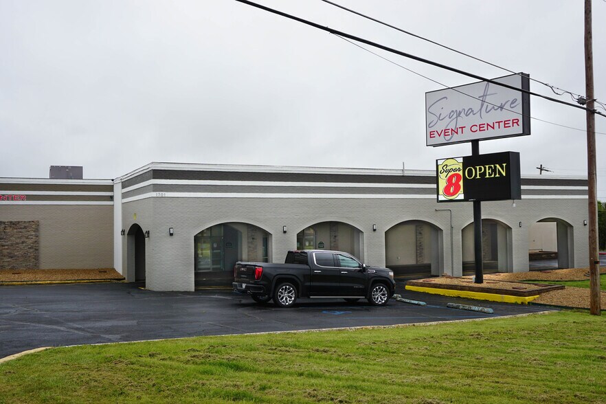 1701 Martin Springs Dr, Rolla, MO à vendre - Photo du bâtiment - Image 2 de 26