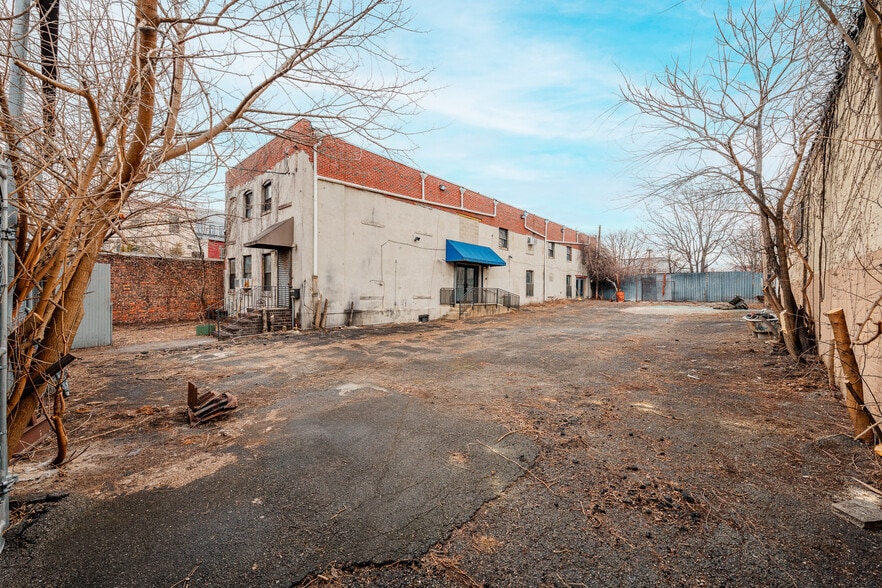 81 Delavan st, Brooklyn, NY for lease - Building Photo - Image 2 of 8