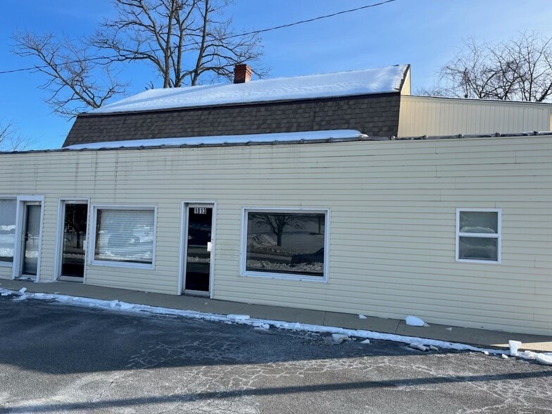 1813 S Main St, Blacksburg, VA à louer - Photo du bâtiment - Image 2 de 6