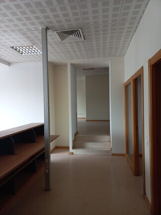 Plus de détails pour Multi-résidentiel à vendre