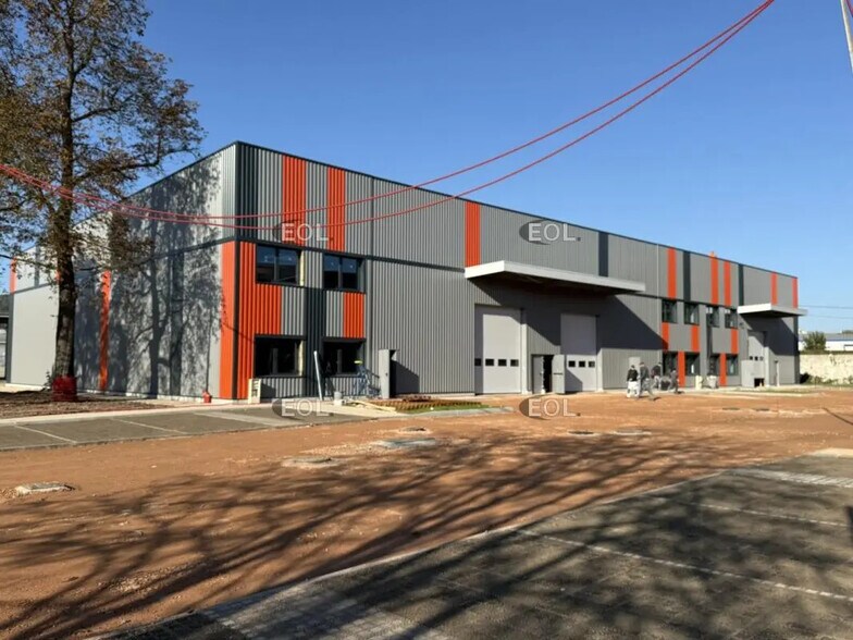 15 Rue Etienne Dolet, Le Petit-Quevilly for lease - Building Photo - Image 1 of 10