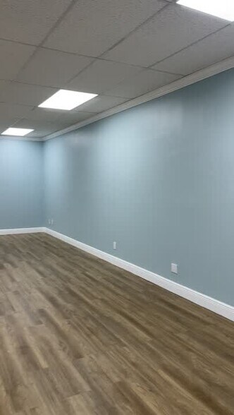 636 Old Dixie Hwy SW, Vero Beach, FL à louer - Vidéo sur l’inscription commerciale - Image 2 de 5