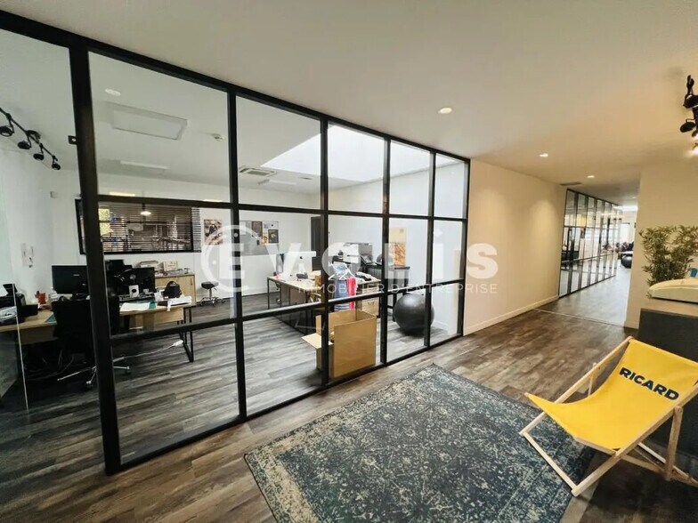 Flex in Émerainville for lease - Interior Photo - Image 1 of 10