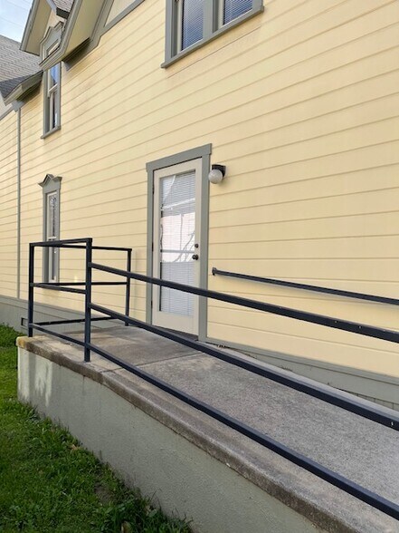 714 N Spurgeon St, Santa Ana, CA à louer - Photo du bâtiment - Image 2 de 19