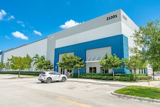 21201 NW 43rd Ave, Miami Gardens, FL for lease Interior Photo- Image 1 of 11