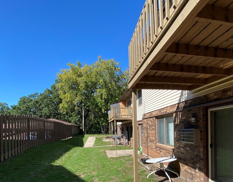 25-33 14th Ave NE, Saint Cloud, MN à vendre - Photo du bâtiment - Image 1 de 21
