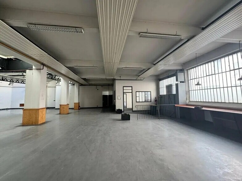 Office in Lyon for lease - Interior Photo - Image 2 of 8